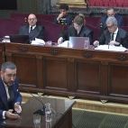 Aldama interpreta su papel durante su declaración en el juicio celebrado en el Supremo.