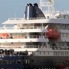 El Hondius, fondeado en la costa de Tenerife.