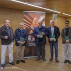 De izq a drcha. Carlos Forcadell, Francisco de Luis, coautor del libro, Severiano Hernández, Jacobo Sanza y Alberto Núñez, coautor del libro 'Funerales y memorias. Sesenta años de ritos de muerte en el socialismo español (1915-1974)'