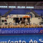 La familia Recio, con todos los trofeos conseguido en estos 25 años como patrocinadores.