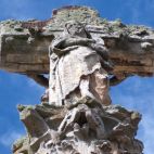 La escultura que representa a la Virgen en el Crucero de los Ajusticiados está muy deteriorada. 