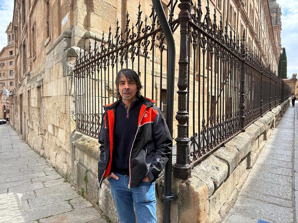 Roberto Sánchez Nieto presenta su último libro ‘El canto de las reinas vírgenes’.