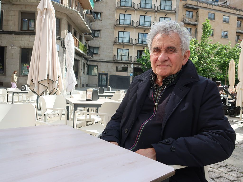 Bernardo Atxaga presentó en Salamanca su último libro 'Golondrinas'. 