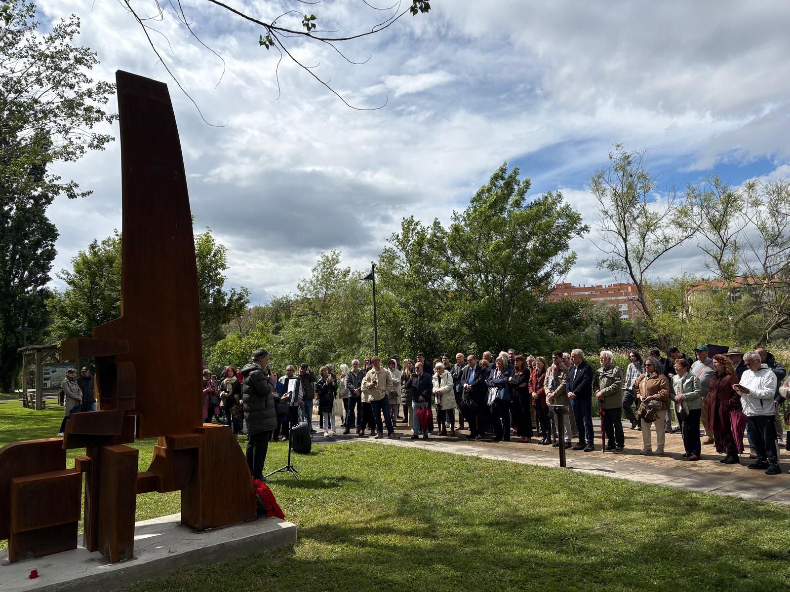 La escultura dedicada a los 35 hombres -19 murieron- y una mujer de Salamanca que estuvieron en los campos de concentración o exterminio Nazi. 