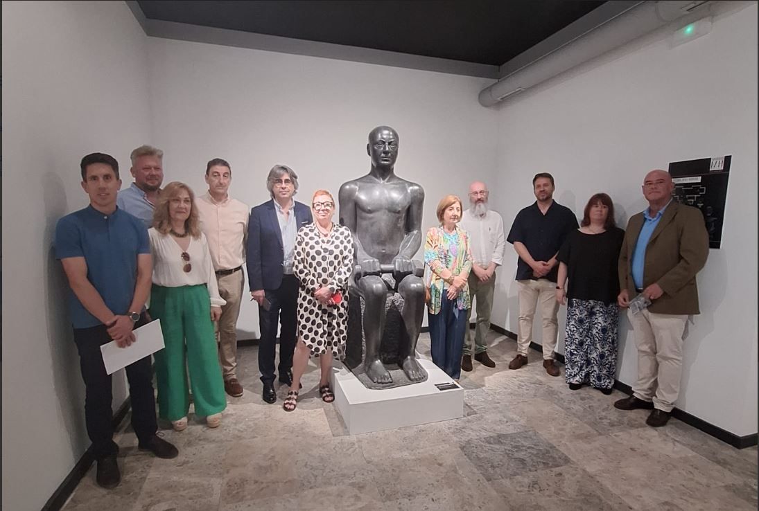 Personalidades en la inauguración del Museo de Mateo Hernández, en Béjar.