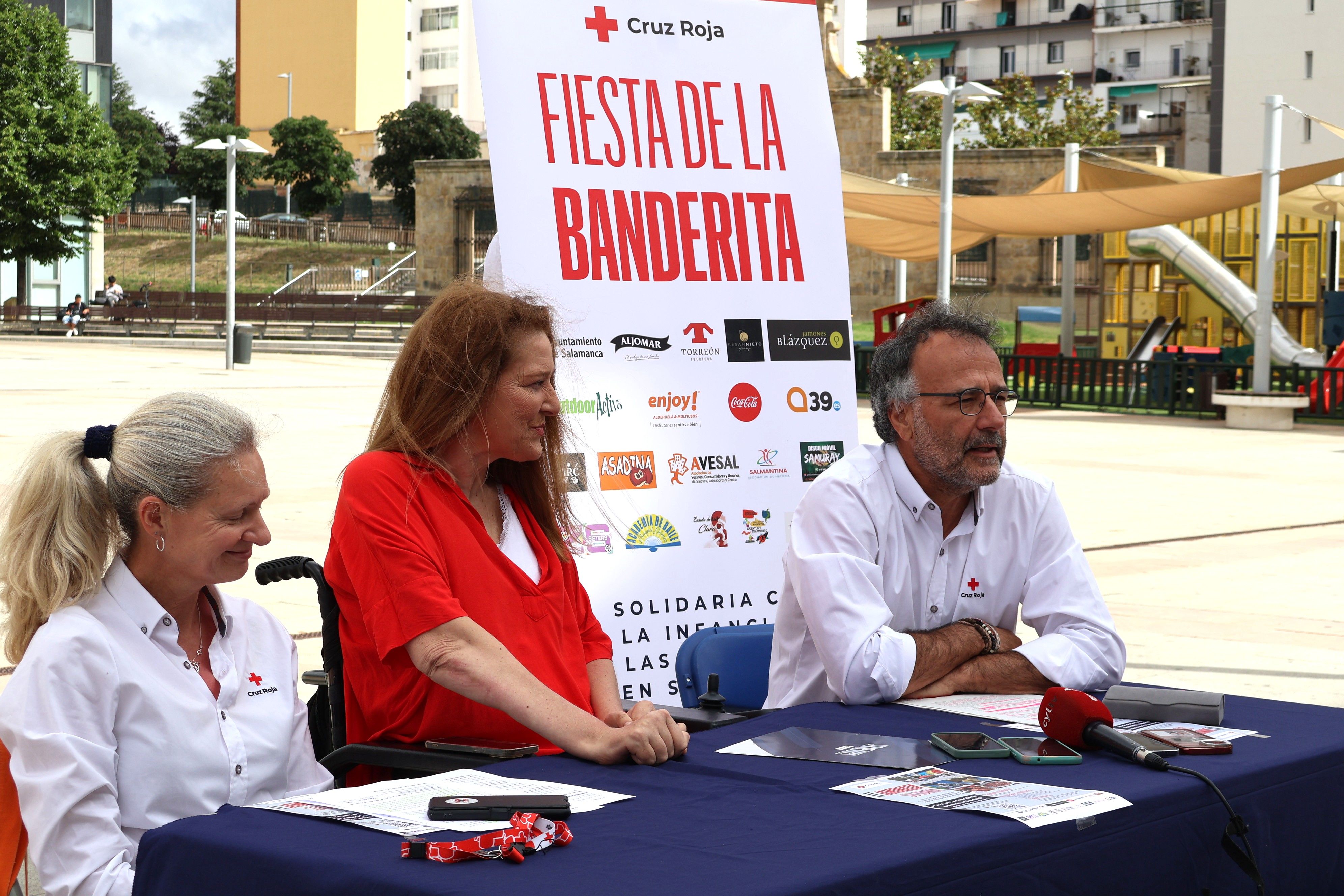 Nieves Sánchez, Isabel Campo y Javier Vicente en la presentación de la nueva edición de "La Banderita".