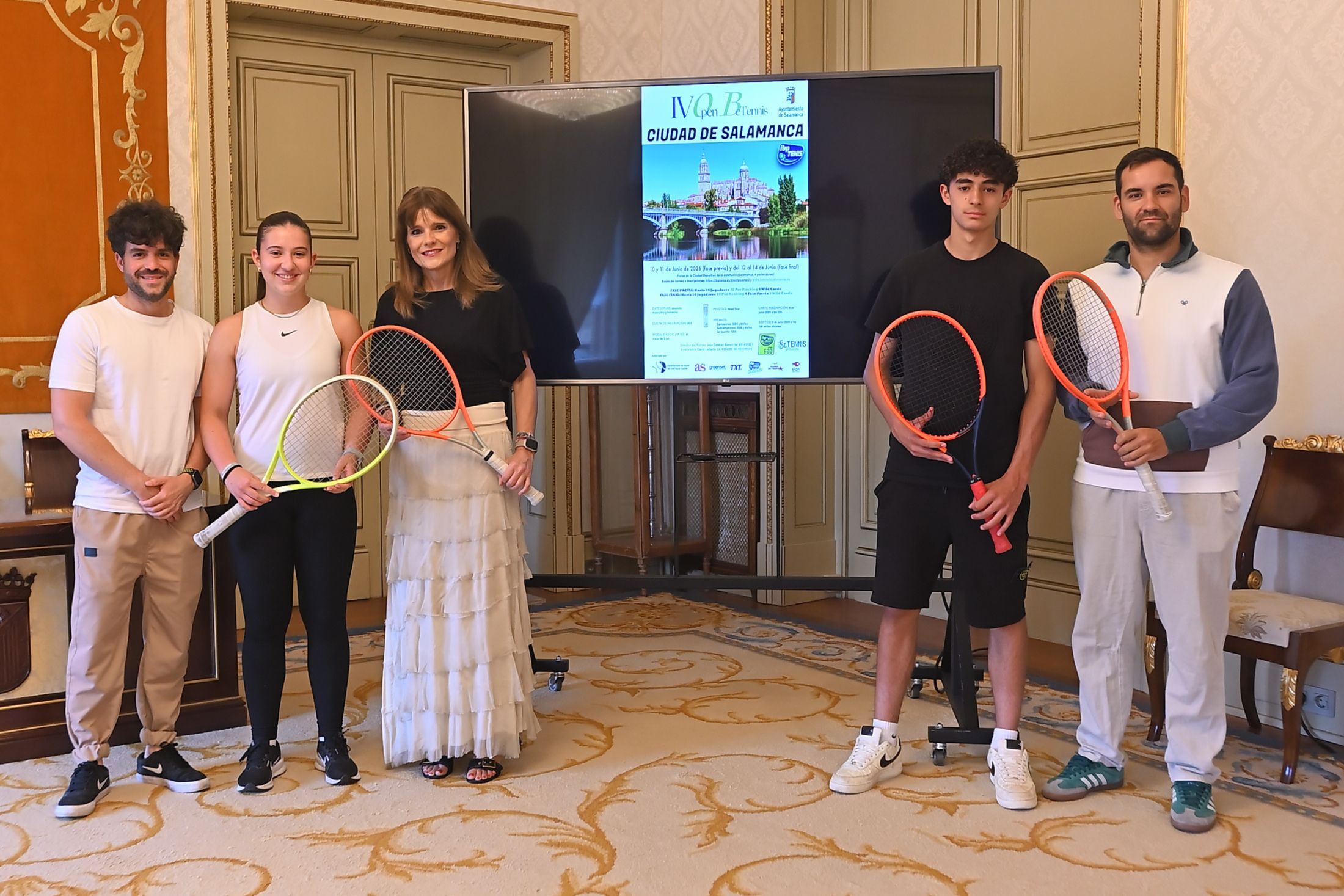 Almudena Parres, José Esteban Blanco, David Lorbada, Guillermo Manzano y Nahia Sánchez-Marín durante la presentación de la cuarta edición del Torneo de tenis IBP. 