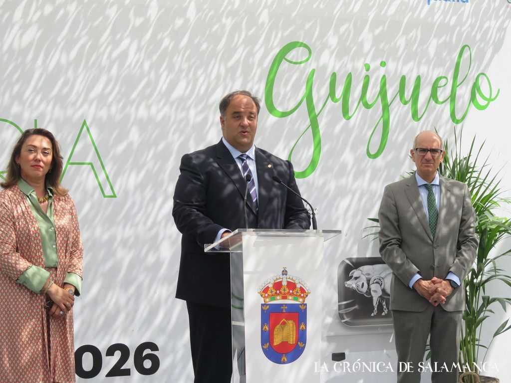 Roberto Martín, alcalde de Guijuelo, este martes en la inauguración de la FIC.