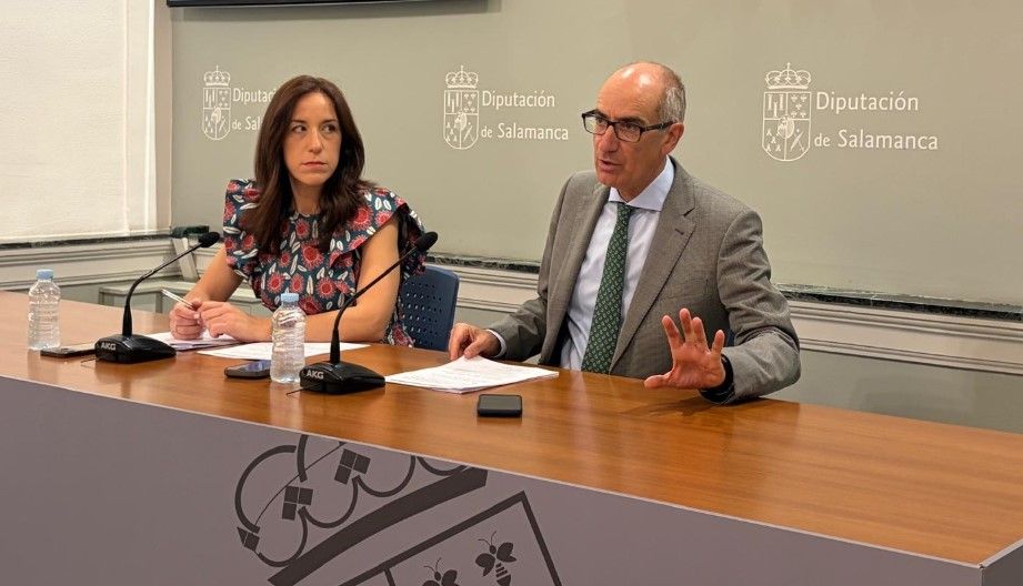 Javier Iglesias, acompañado por la diputada de Proyectos Estratégicos, Pilar Sánchez.