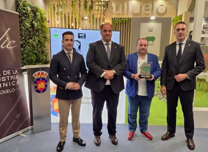 La entrega del premio a Joselito.
