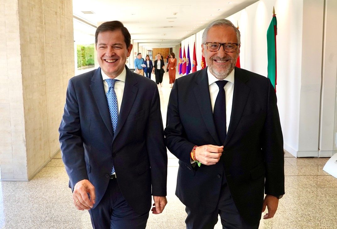 Manueco y Pollán, este miércoles, en Las Cortes de CyL. (Ical)