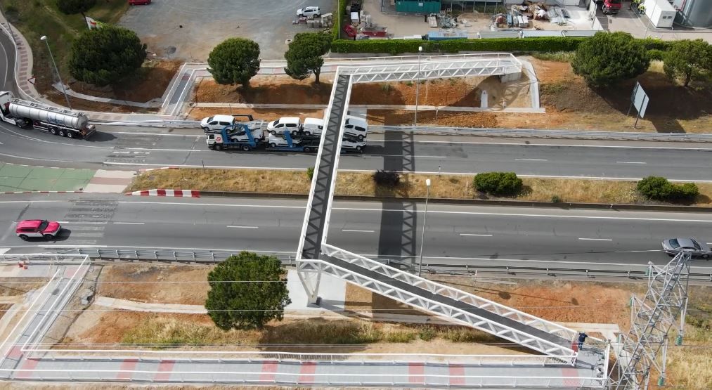 Pasarela peatonal en Carbajosa de la Sagrada. Pasarela peatonal en Carbajosa de la Sagrada.
