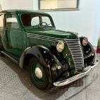 El vehículo expuesto forma parte de la evolución del popular FIAT Balilla, presentado en 1932, un pequeño coche de aires americanizados.