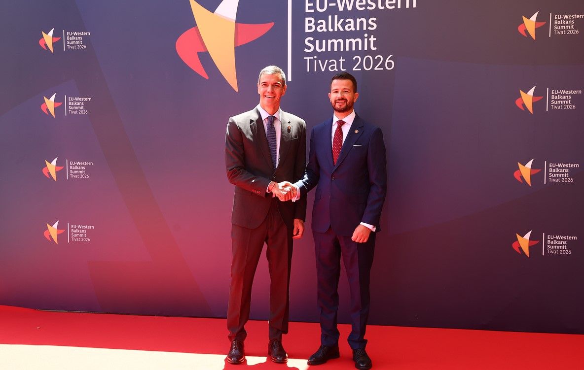 Pedro Sánchez, este viernes en la Cumbre UE-Balcanes Occidentales en Tivat, con el primer ministro de Montenegro, con Milojko Spaji?. (Moncloa)