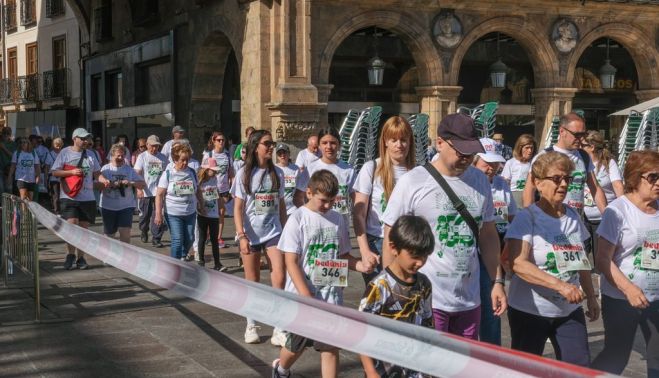 La marcha entra en la Plaza Mayor. (Foto: Pablo de la Peña)