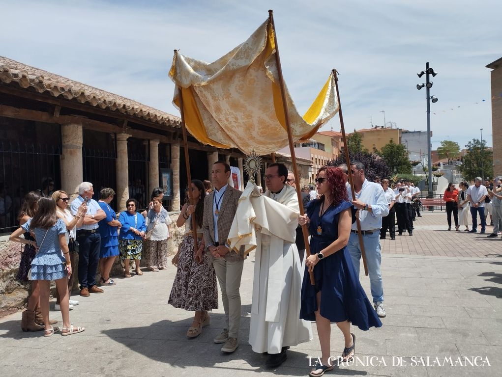 Misa y procesión del Corpus en Carbajosa Misa y procesión del Corpus en Carbajosa