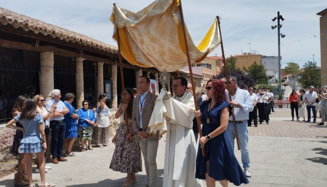 Misa y procesión del Corpus en Carbajosa