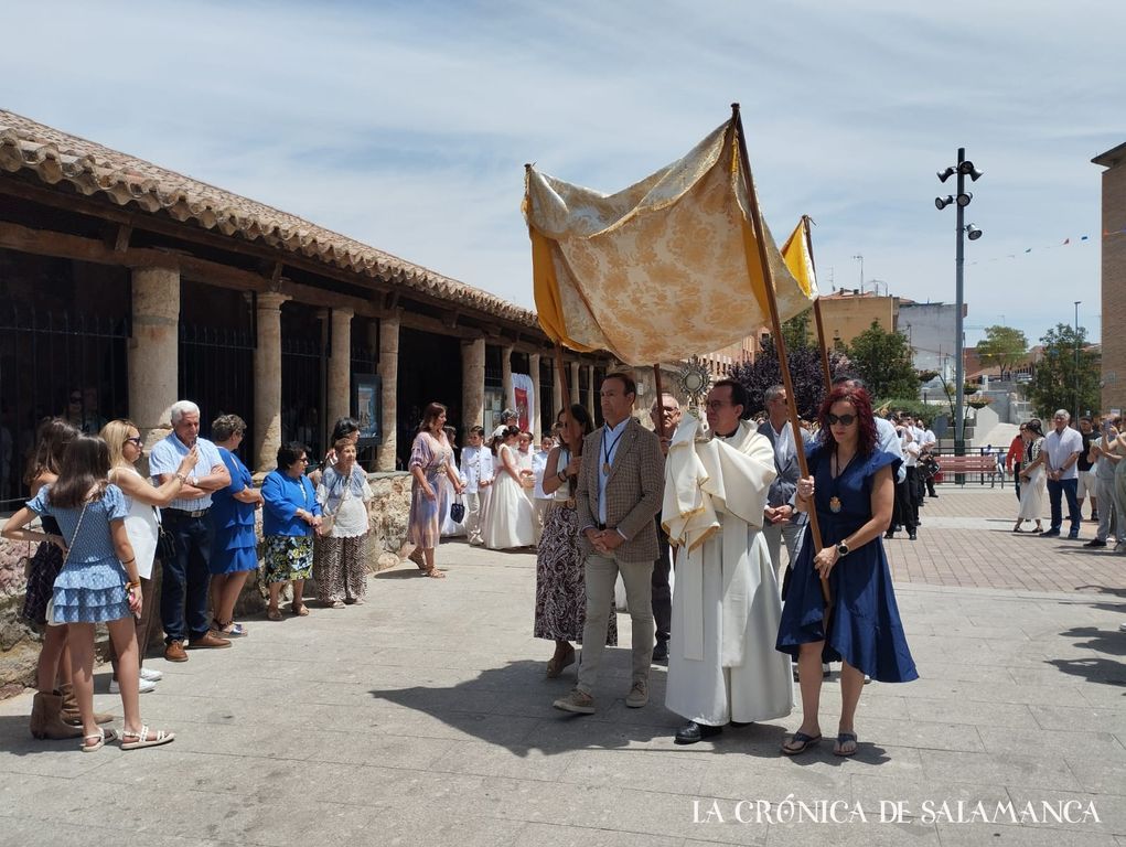 Misa y procesión del Corpus en Carbajosa Misa y procesión del Corpus en Carbajosa