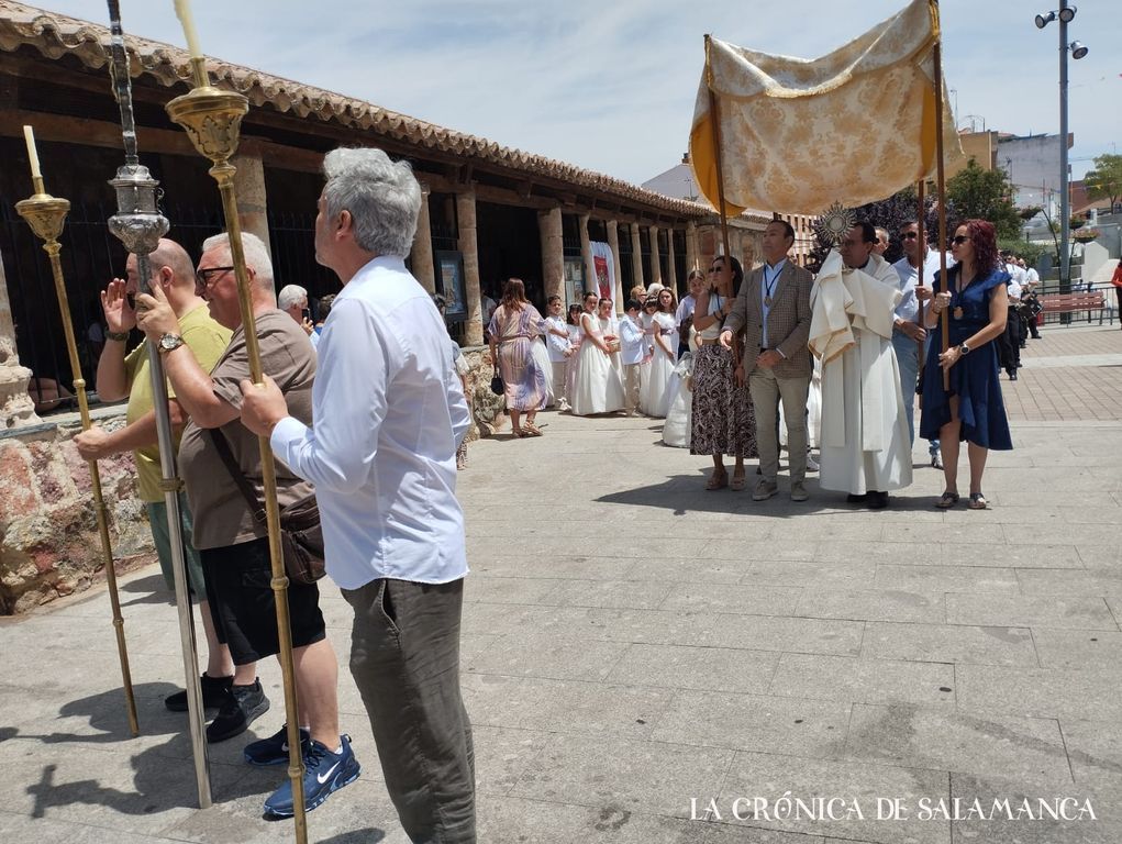 Misa y procesión del Corpus en Carbajosa Misa y procesión del Corpus en Carbajosa