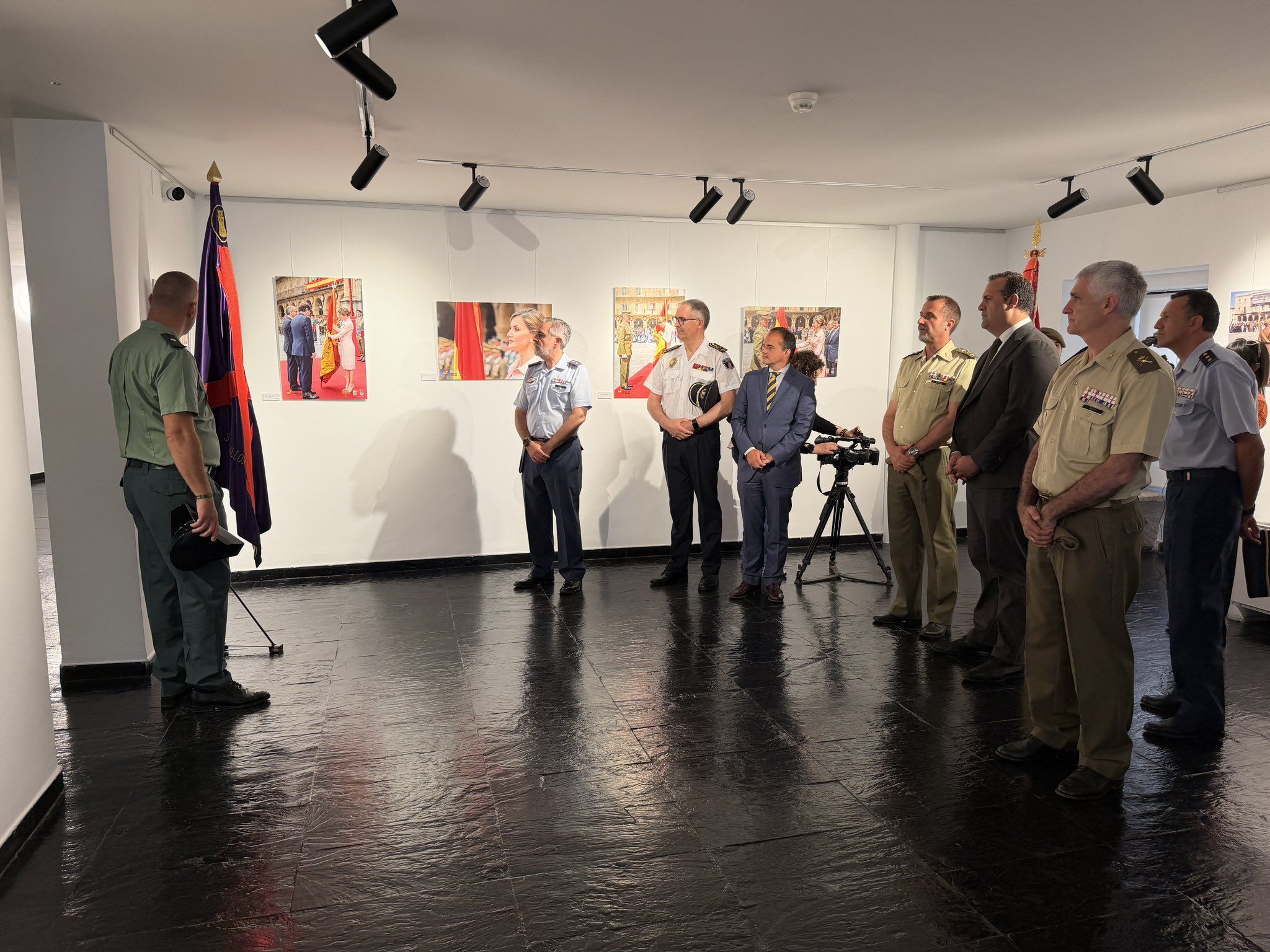 La Torre de los Anaya acoge la exposición ‘Orgullosos de servir a tu bandera’ con motivo del X Aniversario de la Renovación de la Bandera del REI Nº11 de Salamanca. La Torre de los Anaya acoge la exposición ‘Orgullosos de servir a tu bandera’ con motivo del X Aniversario de la Renovación de la Bandera del REI Nº11 de Salamanca.