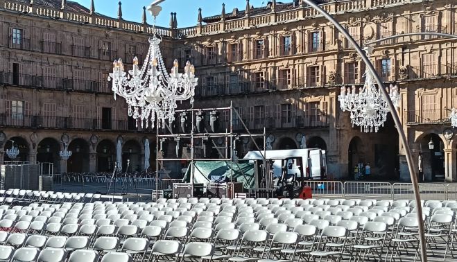 La Plaza Mayor decorada como si fuera un salón. La Plaza Mayor decorada como si fuera un salón.