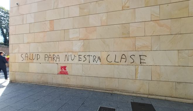 Pintada en un edificio de la Universidad. 