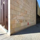 Pintada en un edificio de la Universidad de Salamanca. Fotografías. Pablo de la Peña. 
