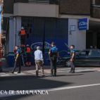 Bomberos y Policía Local en la calle Ovalle con Cortes de Cádiz.  Fotografía. Pablo de la Peña. 