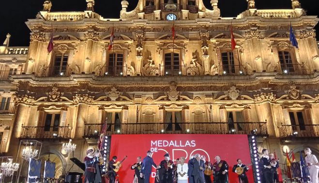 Ceremonia de entrega de las Medallas de Oro de la ciudad. Fotografía. Pablo de la Peña. Ceremonia de entrega de las Medallas de Oro de la ciudad. Fotografía. Pablo de la Peña.