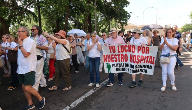 La Marea Blanca de Salamanca reunió a cientos de personas en sus calles.
