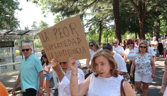 La Marea Blanca de Salamanca reunió a cientos de personas en sus calles.