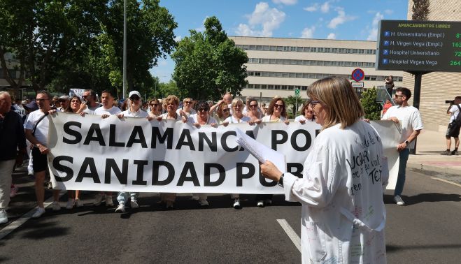 La Marea Blanca de Salamanca reunió a cientos de personas en sus calles. La Marea Blanca de Salamanca reunió a cientos de personas en sus calles.