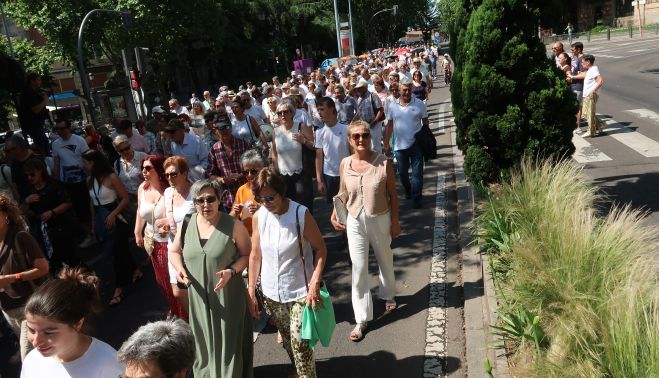 La Marea Blanca de Salamanca reunió a cientos de personas en sus calles. La Marea Blanca de Salamanca reunió a cientos de personas en sus calles.