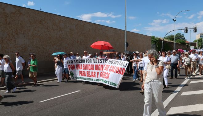La Marea Blanca de Salamanca reunió a cientos de personas en sus calles. 