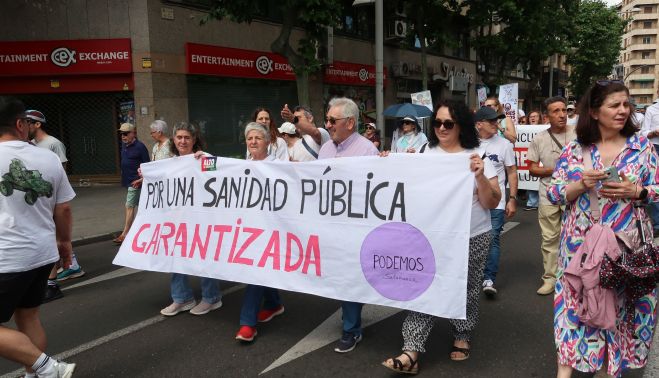 La Marea Blanca de Salamanca reunió a cientos de personas en sus calles.
