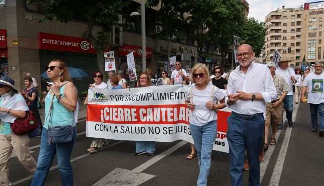 La Marea Blanca de Salamanca reunió a cientos de personas en sus calles. 