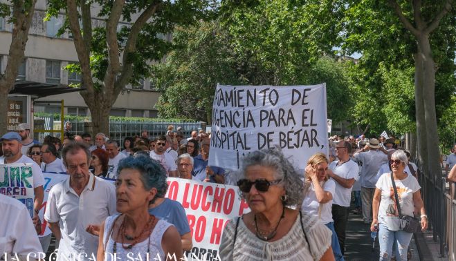 La Marea Blanca de Salamanca reunió a cientos de personas en sus calles. 
