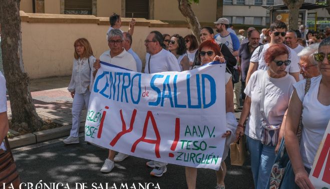 La Marea Blanca de Salamanca reunió a cientos de personas en sus calles. 