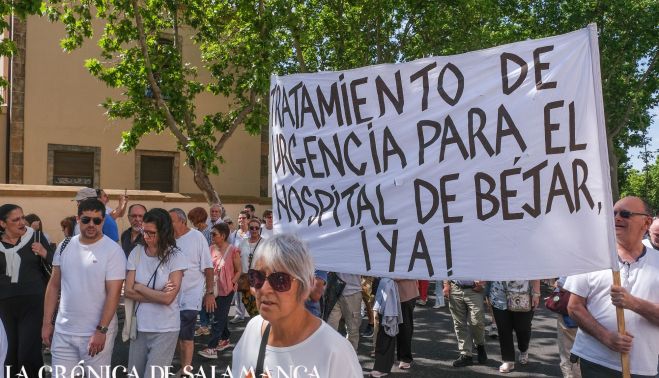 La Marea Blanca de Salamanca reunió a cientos de personas en sus calles. 