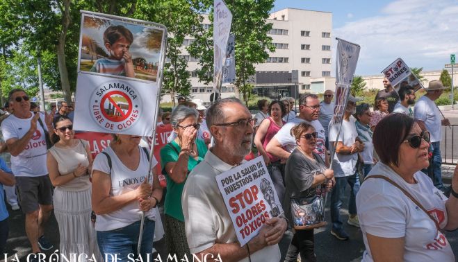 La Marea Blanca de Salamanca reunió a cientos de personas en sus calles. 