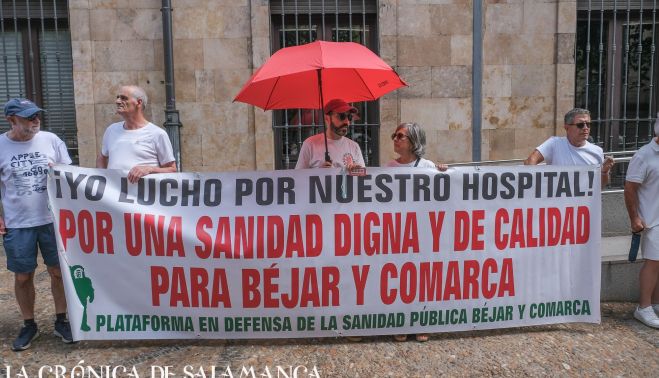La Marea Blanca de Salamanca reunió a cientos de personas en sus calles. 