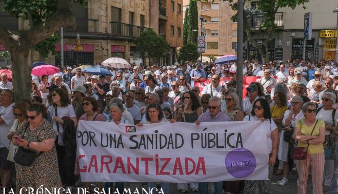 La Marea Blanca de Salamanca reunió a cientos de personas en sus calles. 
