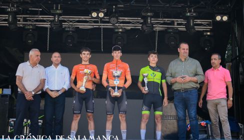 Los ganadores de la I Vuelta Ciclista a Salamanca. Premio Diputación. Fotografía. Pablo de la Peña.  