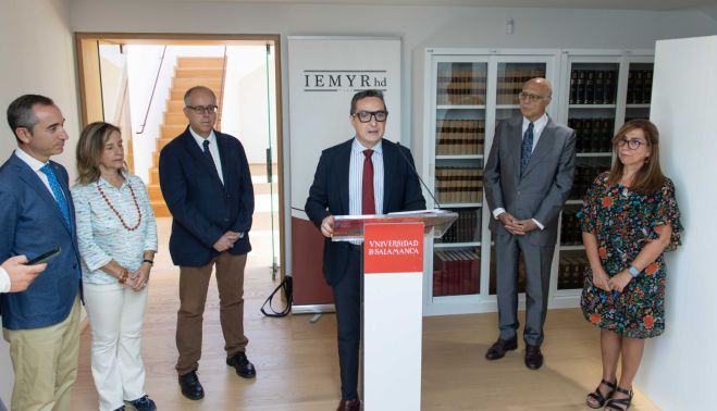 El rector inaugura la biblioteca del Instituto de Estudios Medievales y Renacentistas y de Humanidades Digitales.