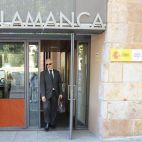 Alejandro Pérez de la Sota sale de los Juzgados de la plaza de Colón, en Salamanca