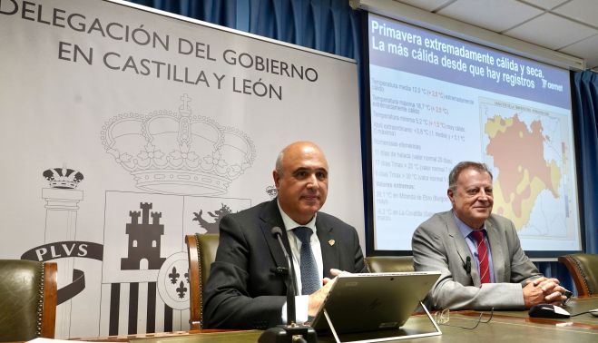 Miriam Chacón / ICAL. El delegado territorial de Aemet en Castilla y León, Manuel Mora, y el subdelegado del Gobierno en Valladolid, Jacinto Canales, ofrecen un resumen climático de la primavera y la predicción estacional para el verano. Miriam Chacón / ICAL. El delegado territorial de Aemet en Castilla y León, Manuel Mora, y el subdelegado del Gobierno en Valladolid, Jacinto Canales, ofrecen un resumen climático de la primavera y la predicción estacional para el verano.