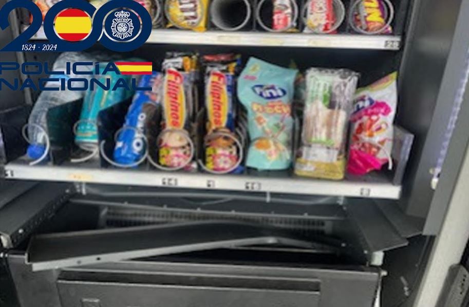 Una máquina de vending asaltada por los detenidos.