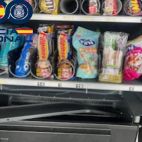 Una máquina de vending asaltada por los detenidos.