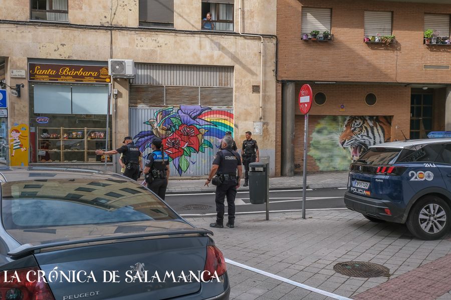 La Policía, en el suceso de León Felipe. La Policía, en el suceso de León Felipe.