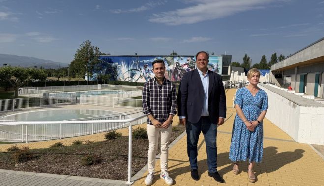 El alcalde de Guijuelo y visitó las instalaciones de las psicinas. El alcalde de Guijuelo y visitó las instalaciones de las psicinas.